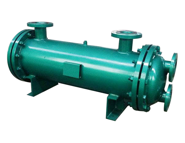 <b>管殼式換熱器又稱(chēng)為列管式換熱器。是以封閉在殼體中管束的壁面作為傳熱面的間壁式換熱器。這種換熱器可用各種結構材料（主要是金屬材料）制造，能在高溫、高壓下使用，結構簡(jiǎn)單、造價(jià)低、流通截面較寬、易于清洗水垢；但傳熱系數低、占地面積大。 管殼式換熱器有固定管板式汽-水換熱器、帶膨脹節管殼式汽-水換熱器、浮頭式汽-水換熱器、U形管殼式汽-水換熱器、波節</b>