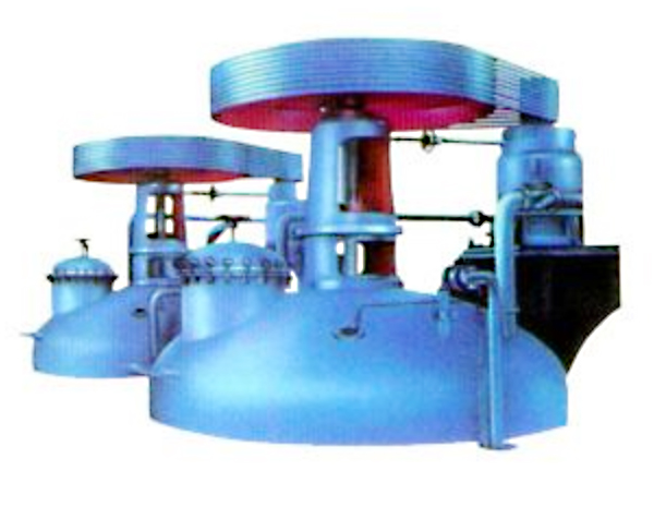 <b>我廠(chǎng)設計的 發(fā)酵罐 為標準式罐型，這種罐型當公稱(chēng)容積在6M3以下時(shí)罐采用夾套式。發(fā)酵氣的冷卻或加熱，均由夾套來(lái)完成。公稱(chēng)容積為6M3以上時(shí)，發(fā)酵氣的冷卻由立式排管來(lái)?yè)?，?/b>